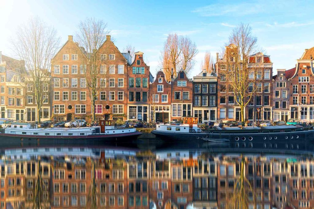 Ontdek de Betoverende Schoonheid van Amsterdam – Een Uitgebreide Reisgids voor Topbezienswaardigheden en Onvergetelijke Ervaringen